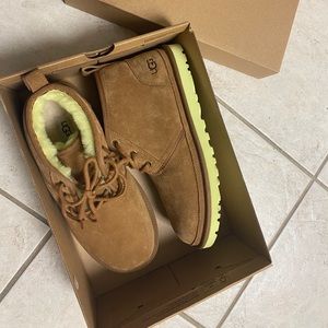 BRAND NEW! UGG neumel chukka boot size 9